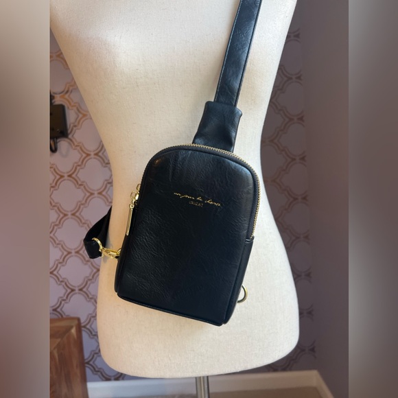 Black Leather Crossbody Travel Bag - Picture 6 of 15